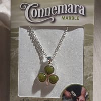 pendentif trefle marbre du connemara pendentif marbre du connemara - trèfle