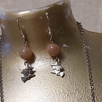 boucles d oreilles breloque sorcière et pierre de lune boucles d oreilles breloque sorcière et pierre de lune