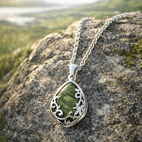 marbre connemara goutte scene pendentif marbre du connemara - goutte