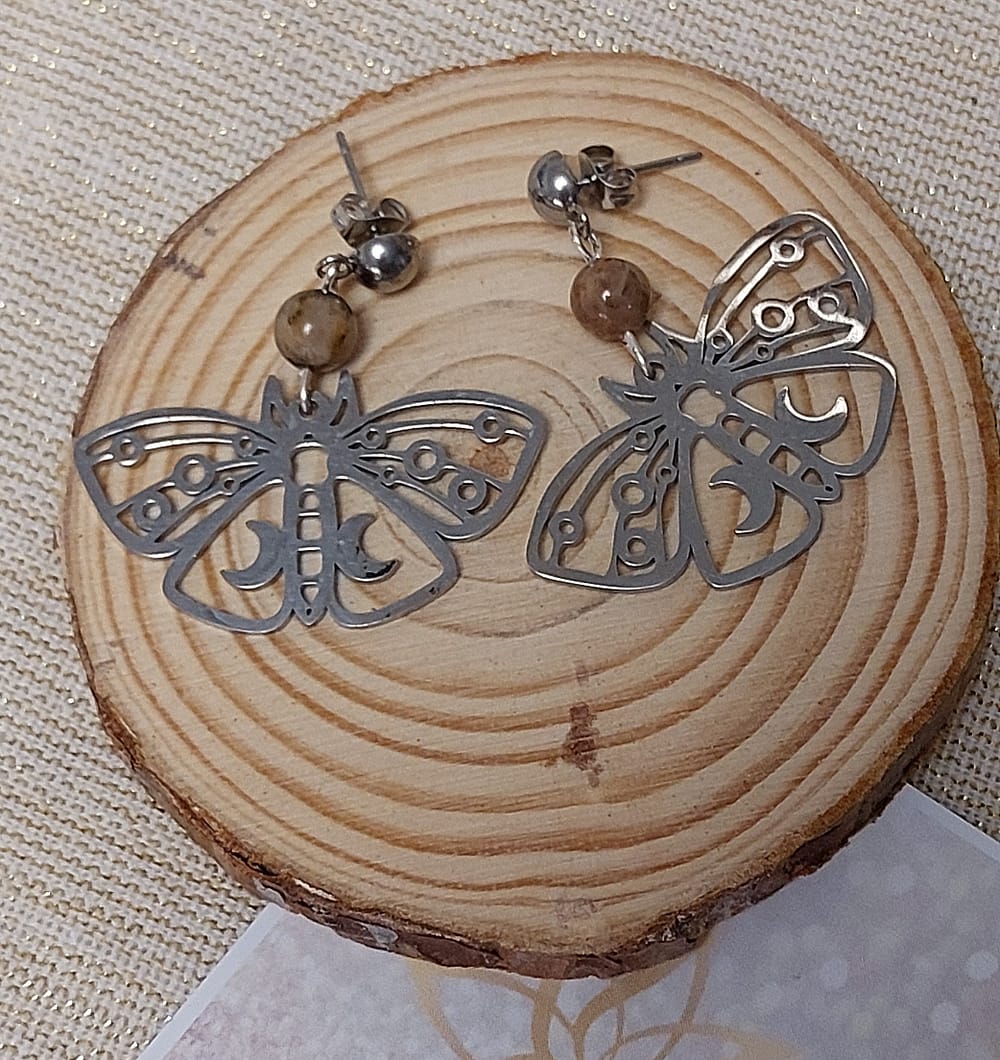 boucles d’oreilles papillon et pierre de lune beige foncé boucles d'oreilles papillon et pierre de lune en acier inoxydable
