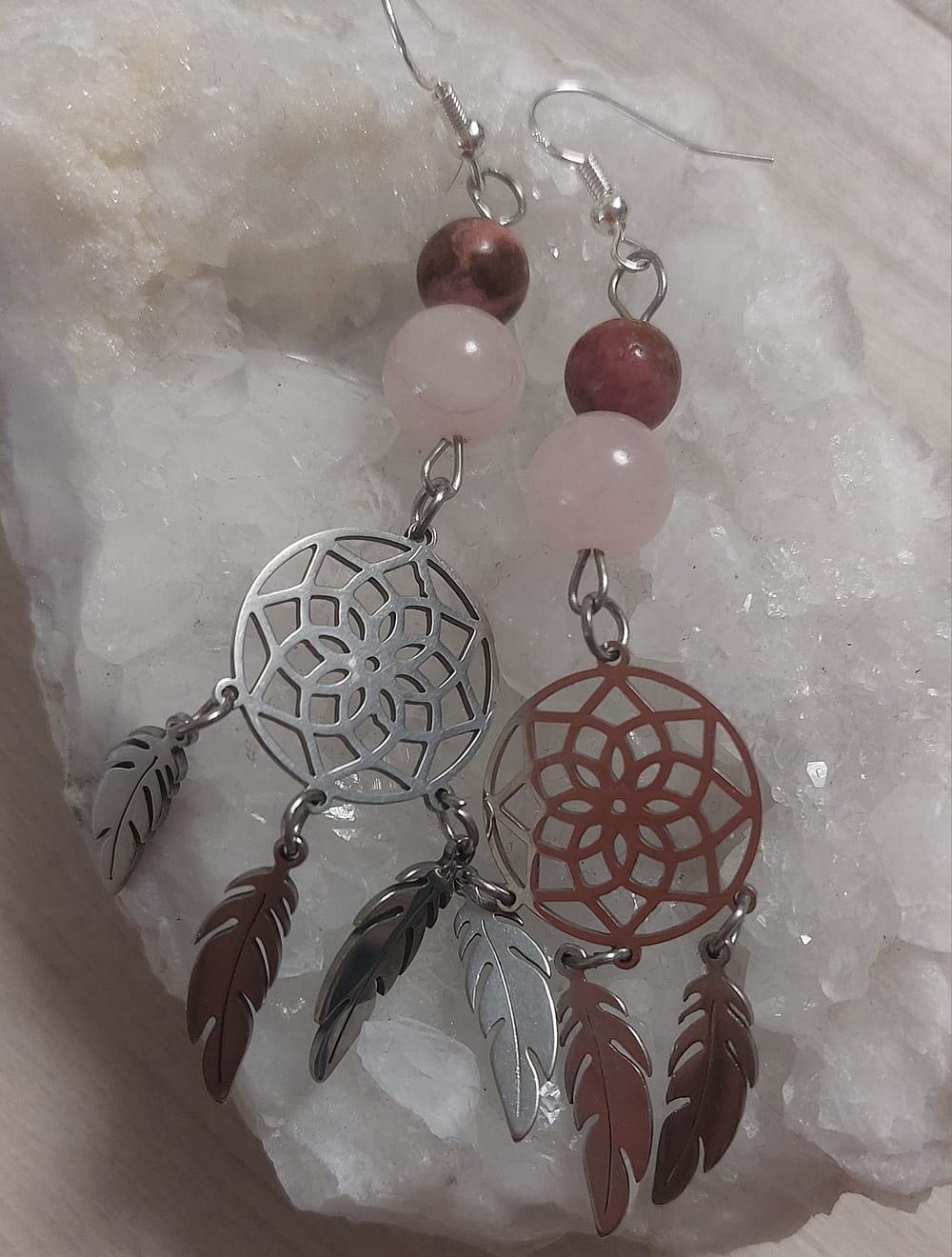 boucles quartz rose et rhodonite boucles quartz rose, rhodonite et attrape rêves- fait main