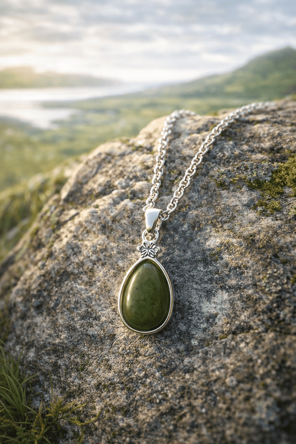 marbre connemara mini goutte scene pendentif marbre du connemara - mini goutte