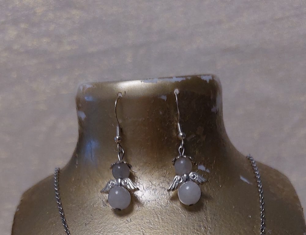 2025/02/1000045700-1.jpg Boucles d'oreilles ange jade blanc