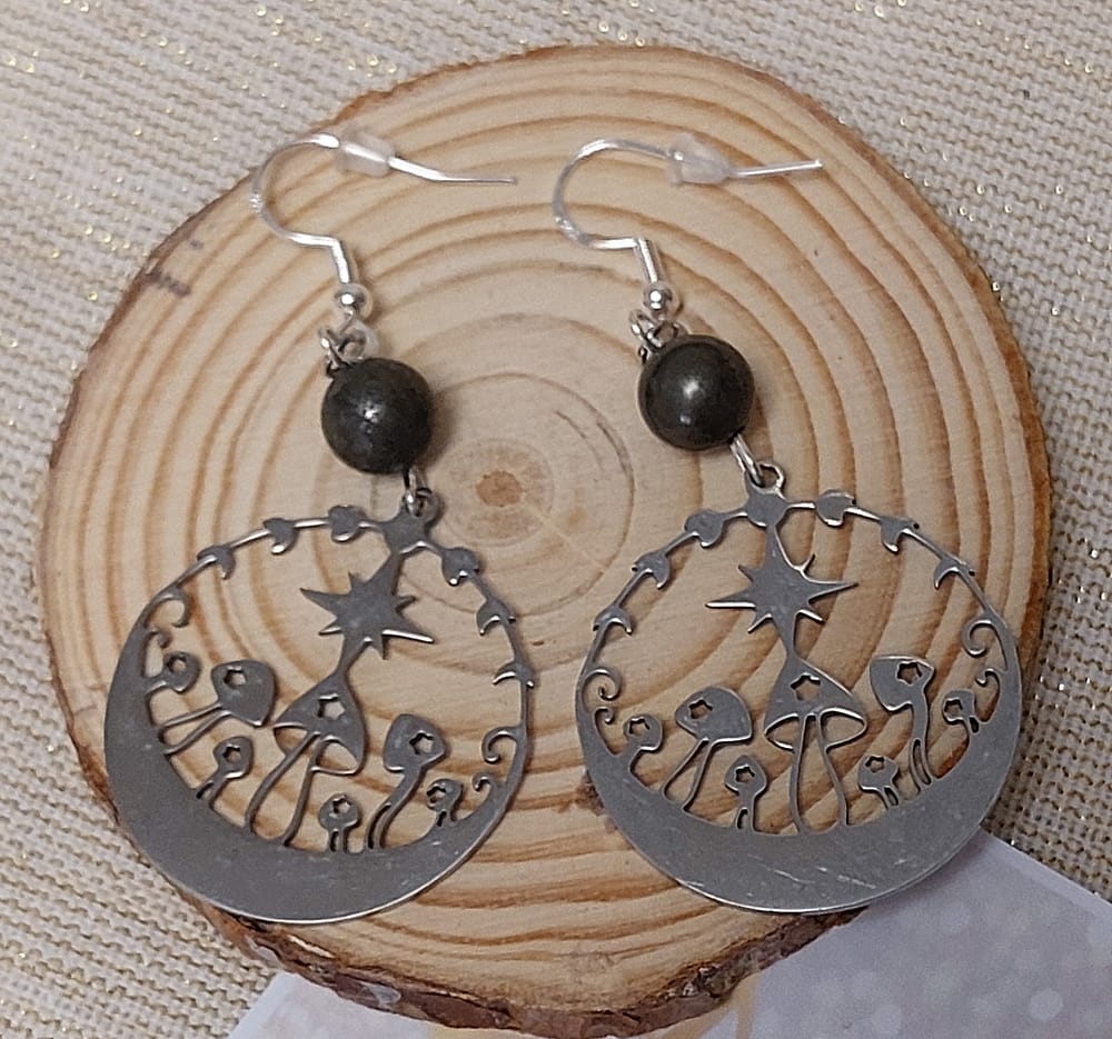 boucles d ‘oreilles champignons et pierre naturelle pyrite en acier inoxydable boucles d 'oreilles champignons et pierre naturelle pyrite en acier inoxydable