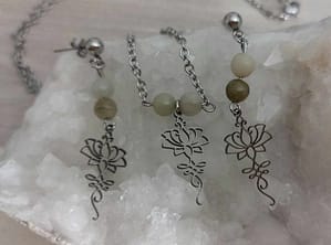 parure complète jade et lotus collier et boucles d 'oreilles jade et lotus