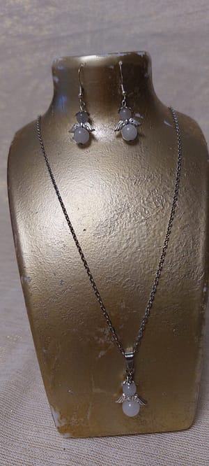 2025/02/1000045701-1-scaled.jpg Collier ange jade blanc