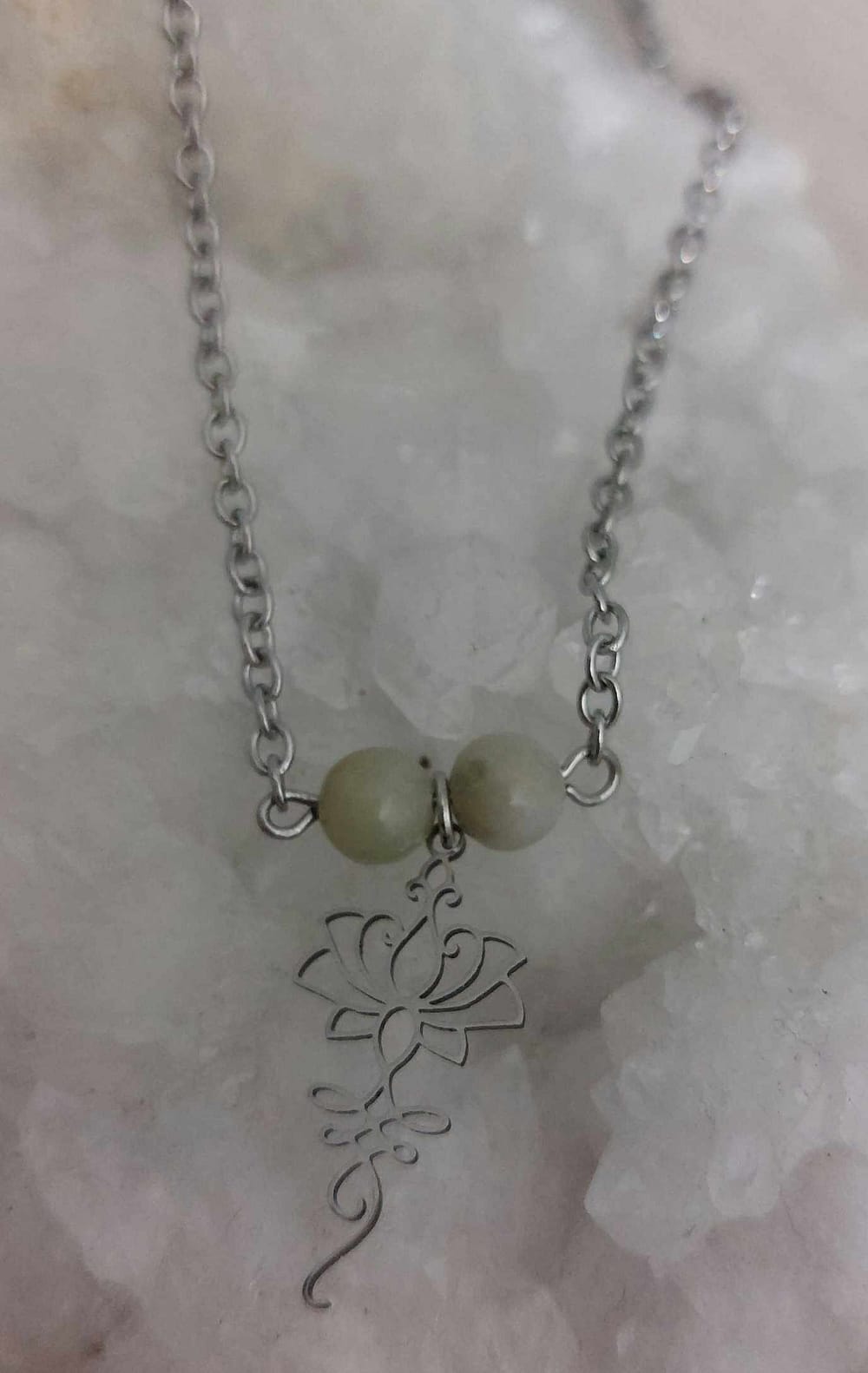 collier jade et lotus collier jade et lotus