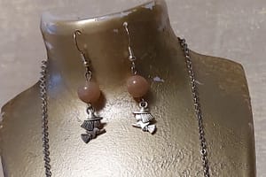 boucles d oreilles breloque sorcière et pierre de lune boucles d oreilles breloque sorcière et pierre de lune